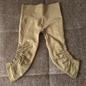 Lulu Lemon Epp & Flow Crop- Sage